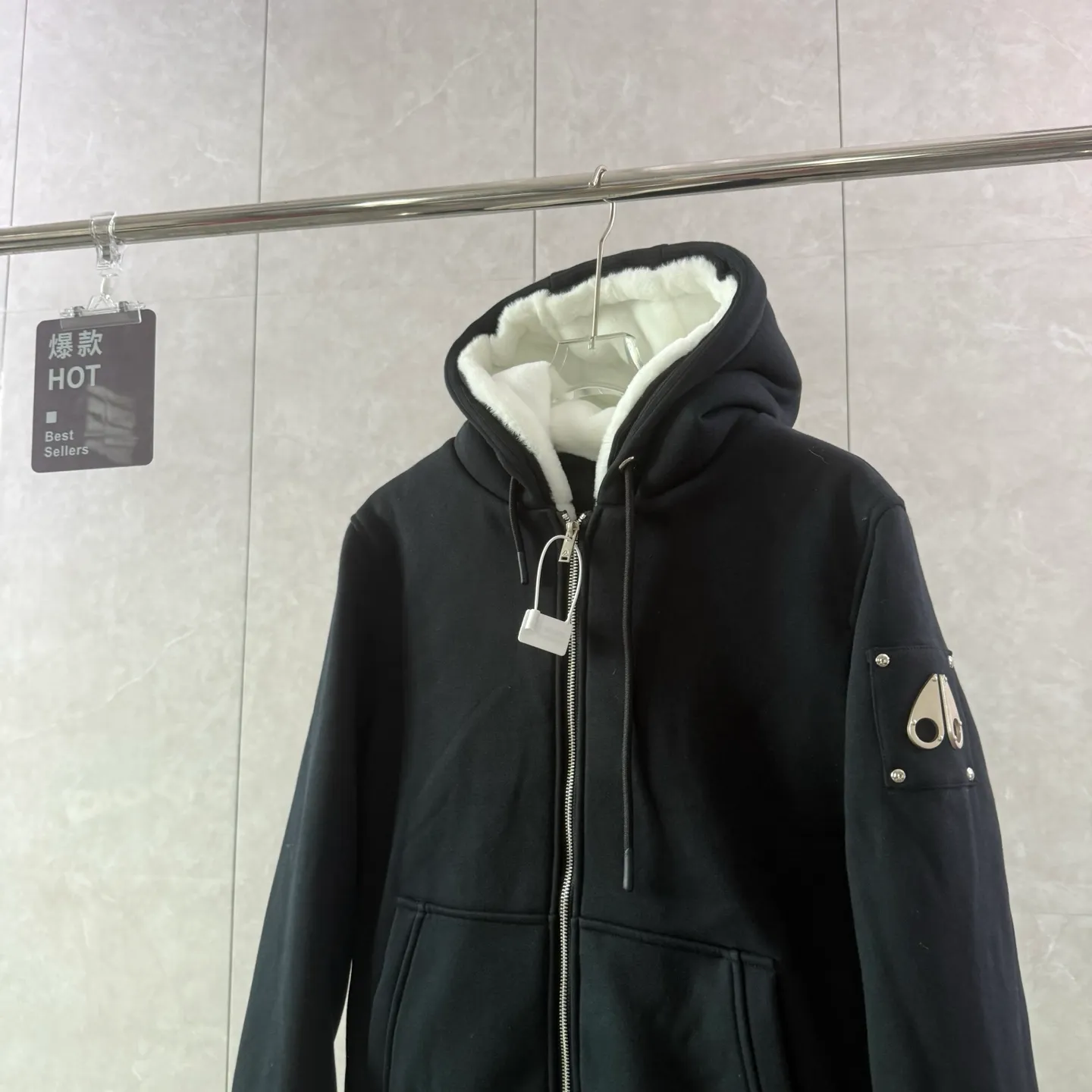 （ ） Moose Knuckles SS 23 、 ， ， ， 🍃 ， ， ， ☁️ ！ ♾️ ： ， Premium ， Authentic ！ Size：S-XXL 👉 👉